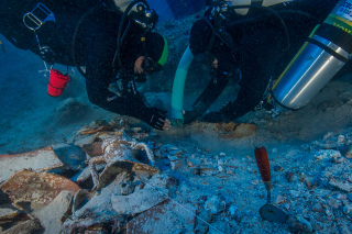 Illustration for article titled Dozens of Cool Artifacts Recovered From the Antikythera Shipwreck